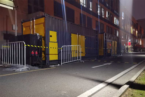 青羊柴油发电机组的输出电压是如何调节的？