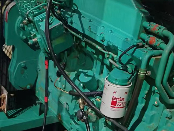 青羊如何确定新的发电机组控制系统是否与原系统兼容？