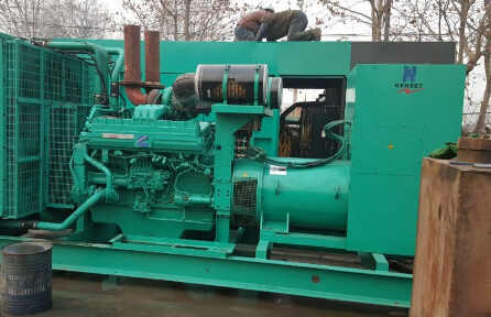 青羊发电机组如何判断水冷式机油散热器内部是否需要清洗？